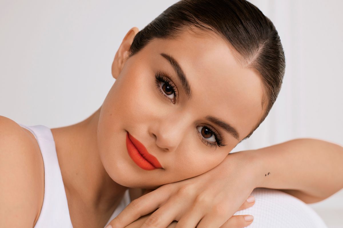 ¡Paren todo! Selena Gomez lanzó a la venta su linea de maquillaje, "Rare Beauty"