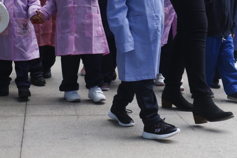 Vuelta a clases: Mineduc recomienda no obligar el uso de uniforme escolar