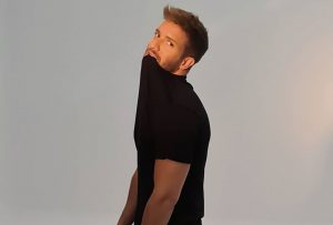 Pablo Alborán saca aplausos con fotos playeras en traje de baño