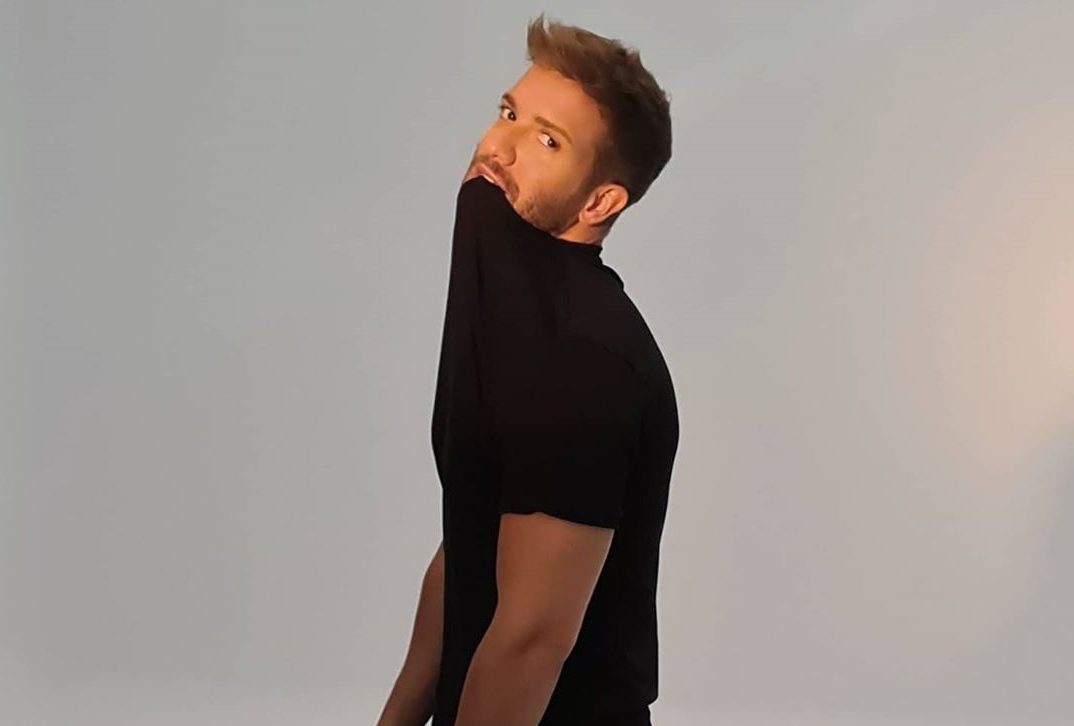 Pablo Alborán saca aplausos con fotos playeras en traje de baño