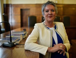 Diputados aprueban acusación constitucional contra jueza Silvana Donoso