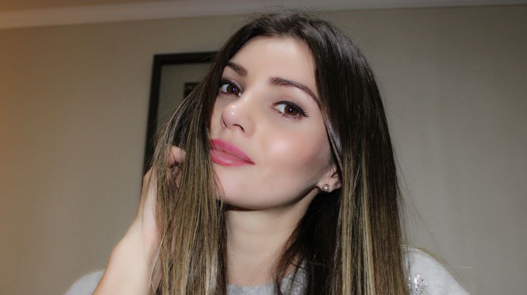 Faloon Larraguibel anunció nuevo proyecto laboral con bikinazo