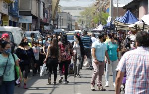 Informe pone a Chile en los países con mayor transmisión de Covid-19