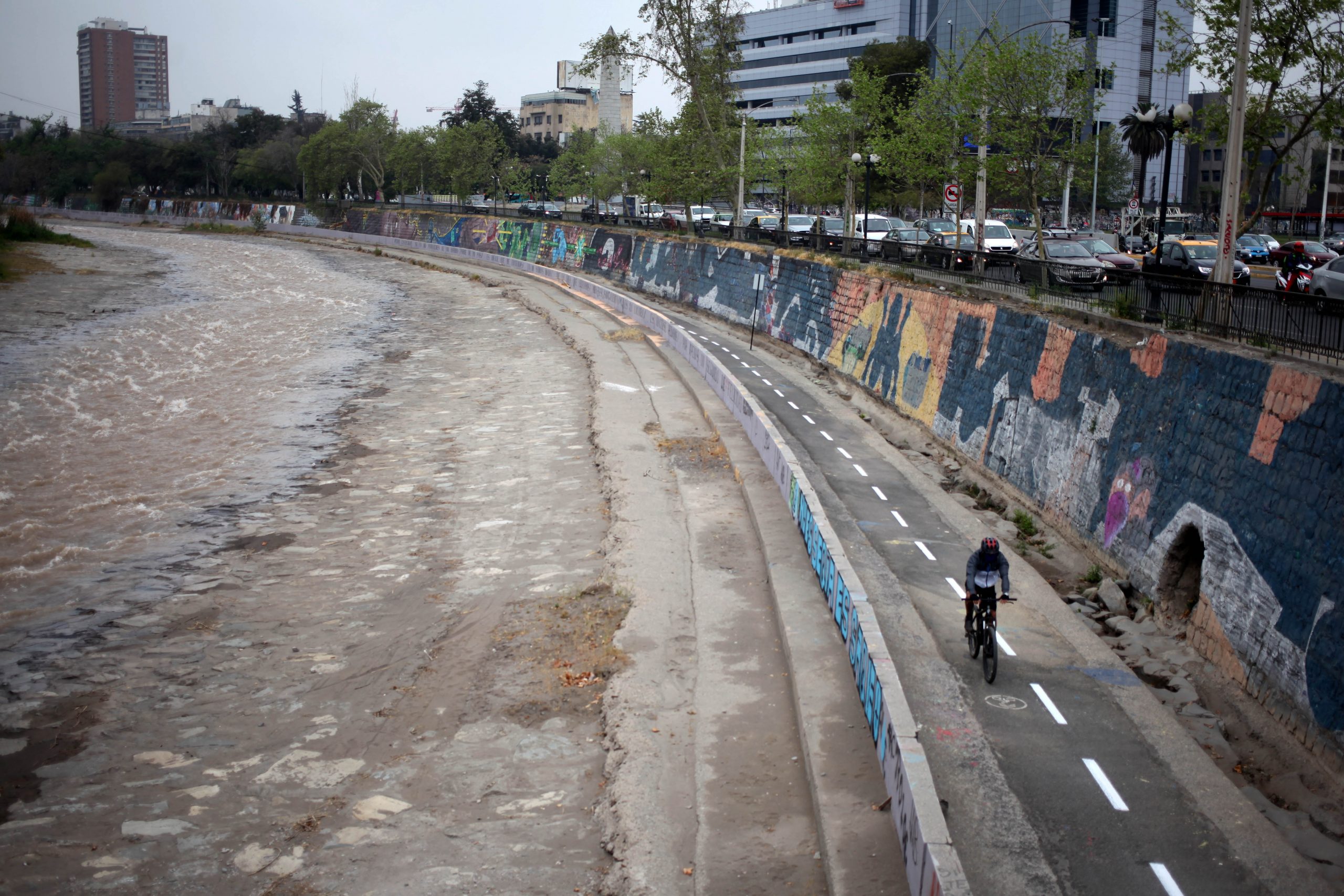 Mapocho Ciclo Parque: Reabren ciclovía por el borde del río Mapocho