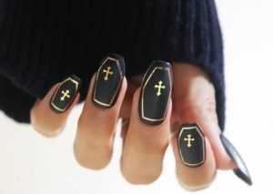 Uñas de ataúd: Prepárate para Halloween con esta manicure