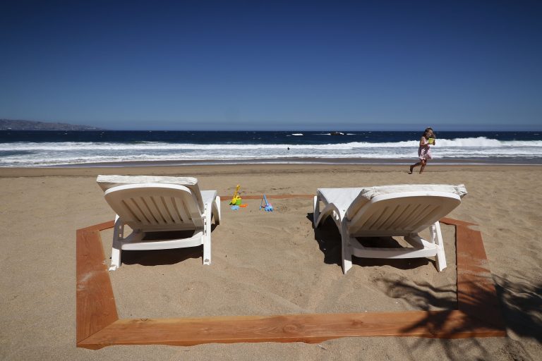 ¿Quieres ir a la playa? Este es el protocolo del Minsal para visitarla en tiempos de Covid-19