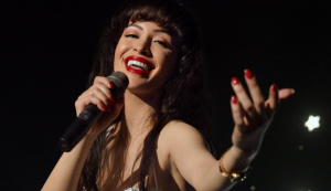 Netflix liberó tráiler oficial de la serie sobre la vida de Selena Quintanilla