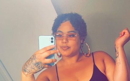 Mujer viajó 2.400 kilómetros para conocer a su novio virtual: Al aterrizar la bloqueó