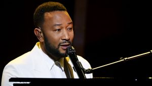 John Legend le dedica canción a su esposa en los Billboard tras la perdida de su bebé