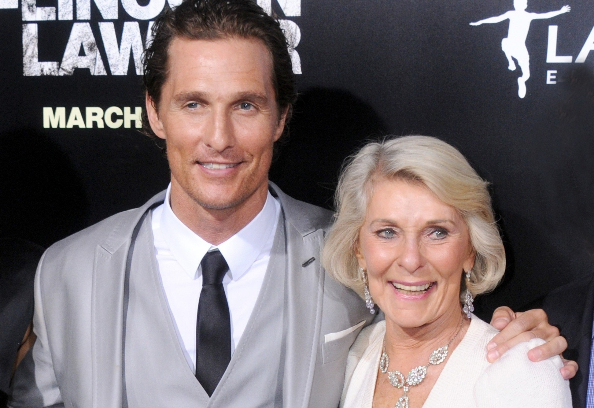 Matthew McConaughey y su mamá, quien habría 'matado' a su padre