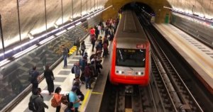 Entregan horarios de cierre del transporte público en Santiago para este domingo