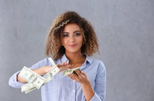 Los astros influyen: Los signos del zodiaco que más y menos gastan