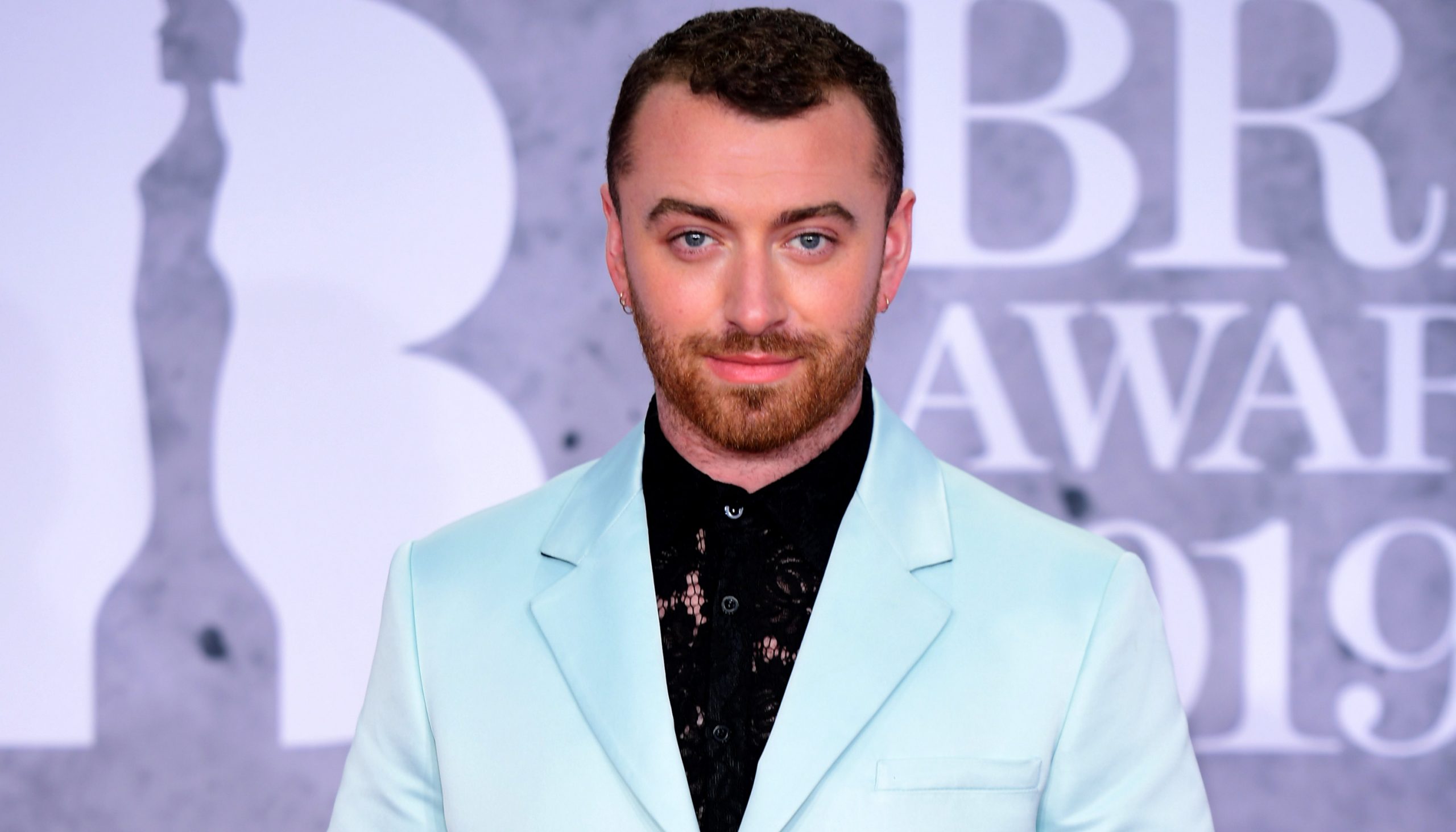 Sam Smith revela que se hizo un trasplante de cabello