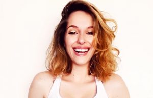 Nicole Block sorprende con radical cambio de look