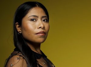 Yalitza Aparicio cortó su larga cabellera por causa solidaria