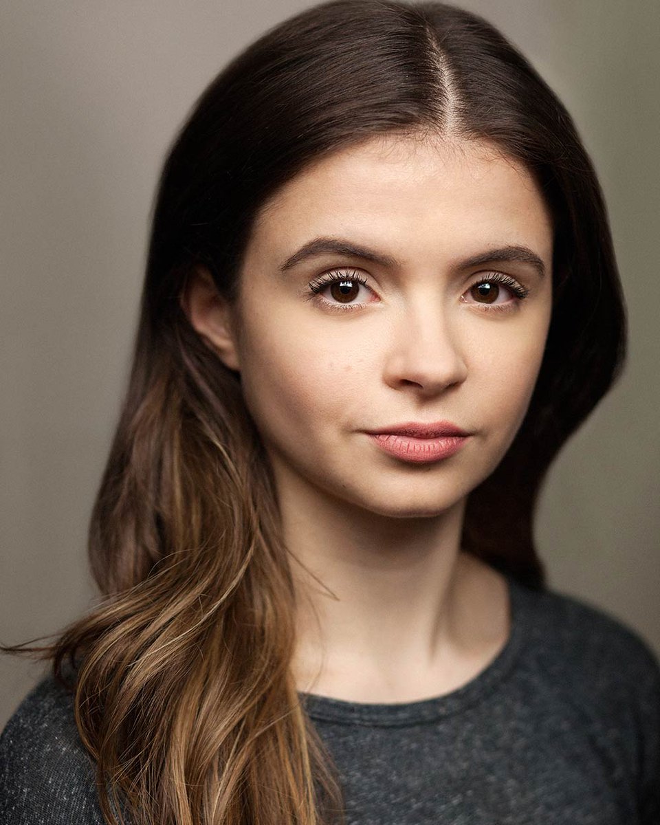 la joven es parte del elenco 