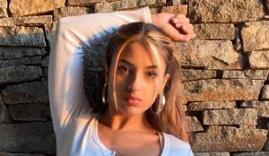 María Jesús, hija de Carolina Arregui, se luce posando muy al estilo influencer