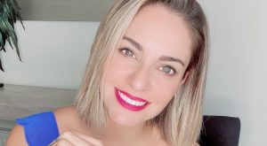 Camila Stuardo admitió orgullosa que se puso implantes mamarios: "Las tenía hasta las rodillas"