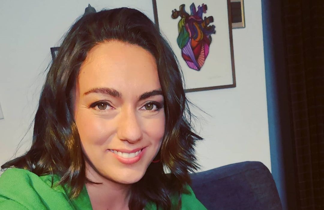 Clarisa Muñoz anunció su embarazo durante transmisión de "Aquí somos todos"