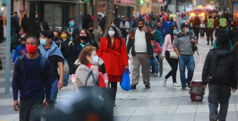 Estas son las 25 comunas con más casos activos de Covid-19 en Chile