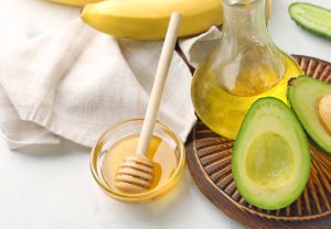 Combate las arrugas con esta mascarilla de plátano, palta y miel