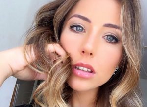 Ángela Duarte saca aplausos con foto en bikini: "Comenzamos con las piscinas nocturnas"