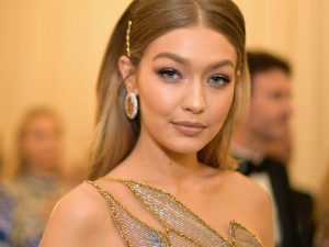 Gigi Hadid comparte tierna en foto junto a su hija lista para celebrar Navidad