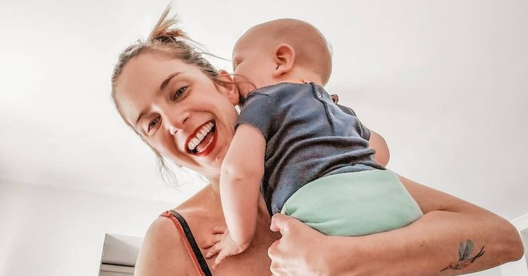 Alison Mandel muestra la realidad de la maternidad: "No todas las fotos son sonrientes"