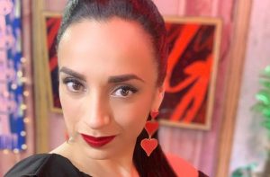 Recordada voz en off de "Mucho gusto" es la nueva panelista de "Milf"