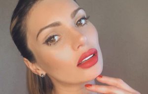 ¡No queda nada! Faloon Larraguibel se luce modelando adelanto de su línea de bikinis