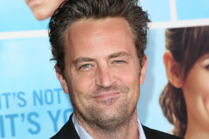 Matthew Perry de "Friends" se comprometió con su novia de 29 años