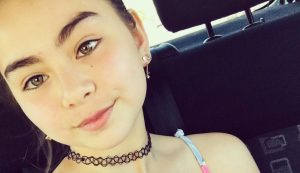 Actriz Magdalena Urra causa opiniones divididas al posar con maquillaje hecho por ella misma