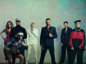 Bad Bunny estrena videoclip con Ricky Martin y Karol G, entre otros