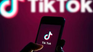 Padres de niño de 12 años señalan que su hijo falleció tras hacer reto de TikTok