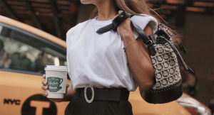 Hombreras: La nueva moda del pasado que trae el 2021