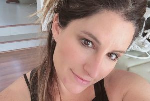 "Reencontrándome": Fran Sfeir sacó aplausos por foto de su cuerpo al natural tras ser madre