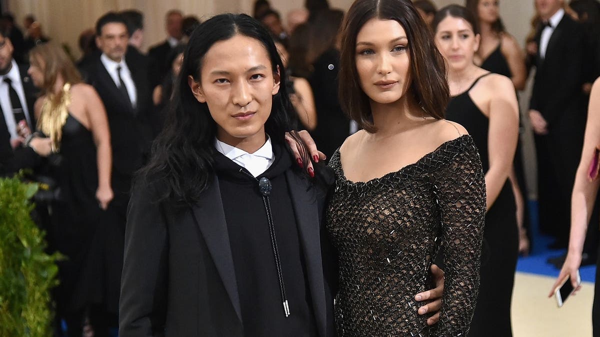 Famoso diseñador Alexander Wang es acusado de drogar y abusar a modelos en fiestas