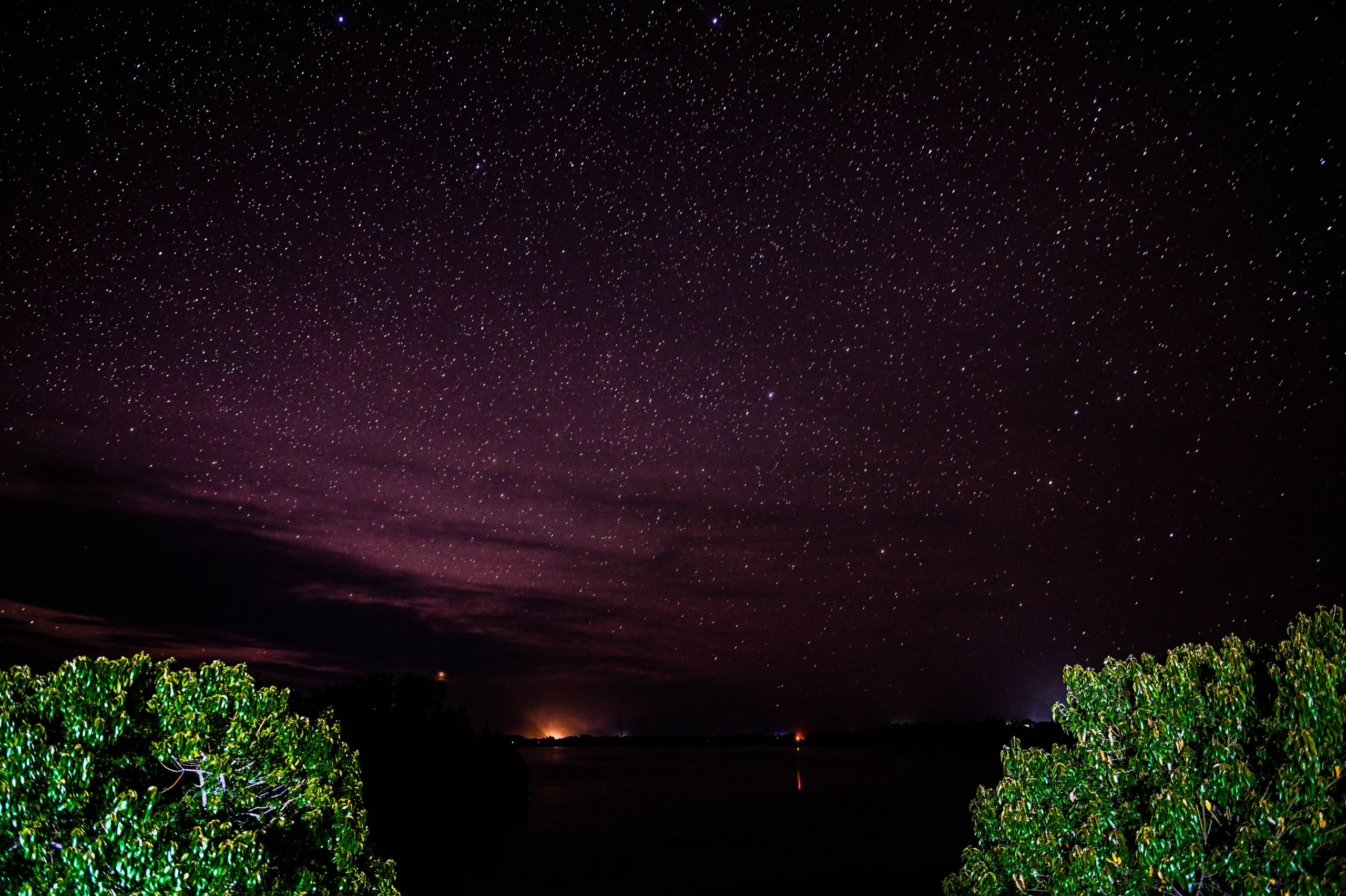 Las bellas fotos que dejó la lluvia de estrellas previa al eclipse de sol