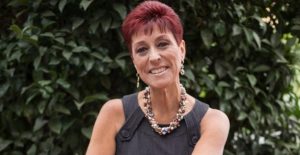 Dra. Carolina Herrera se luce en portada de revista: "A los casi 60 años uno puede reinventarse"