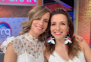 Diana Bolocco recibe críticas tras foto navideña con equipo de Mucho Gusto