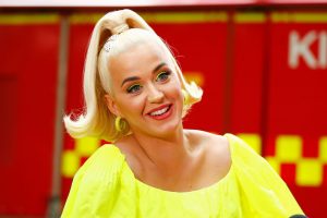 Katy Perry revela con chistoso video cómo va recuperando su figura post parto