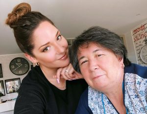 Kel Calderón mostró orgullosa el debut publicitario de su asesora del hogar