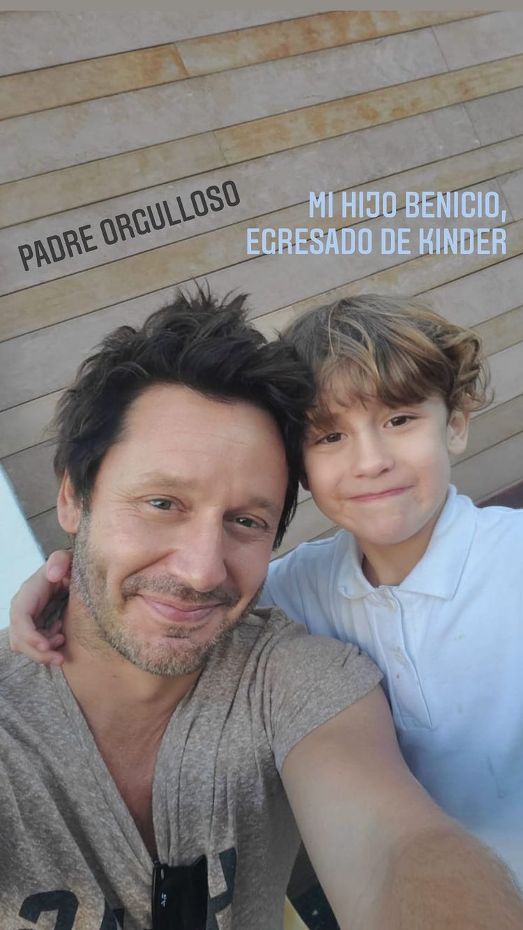 el actor muy feliz del logro de su hijo