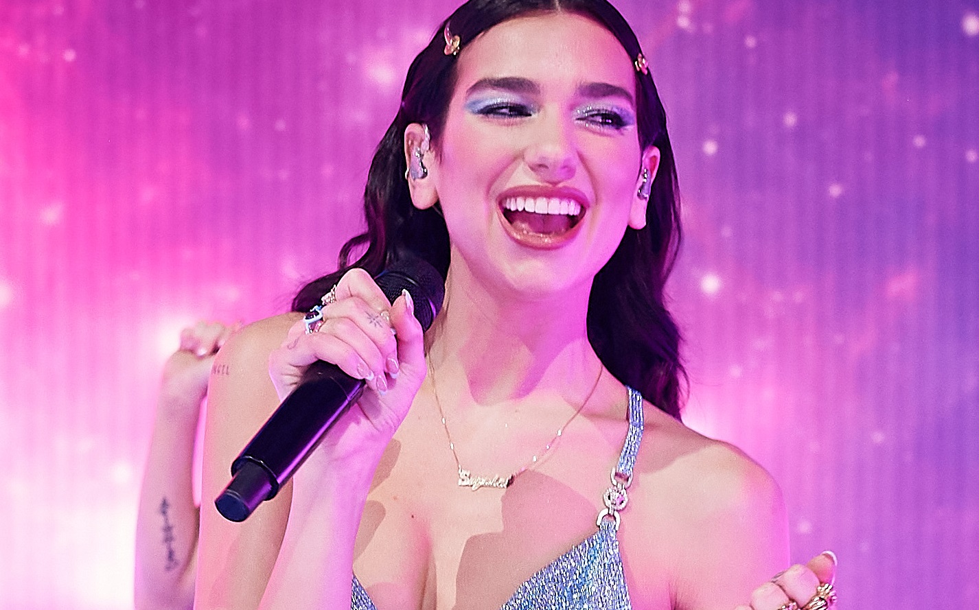 Dua Lipa sorprende con sesión en vivo para Tiny Desk Concert