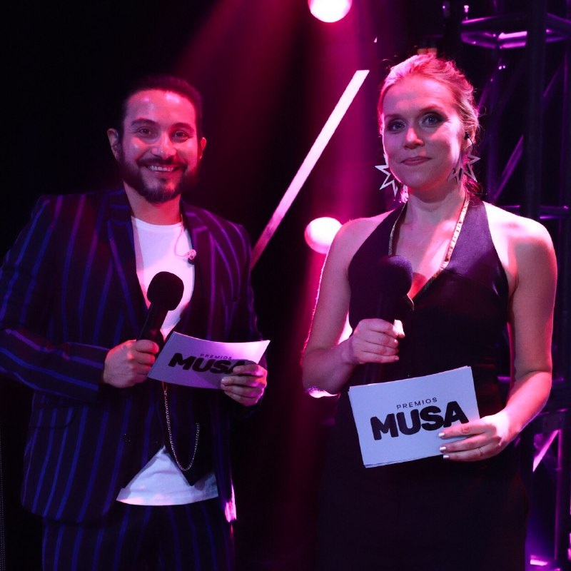 Felipe Avello y Matilda Svensson en Premios Musa