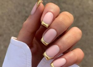 Golden French: Descubre la manicura perfecta para despedir el año