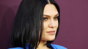 Jessie J fue hospitalizada en Navidad luego de despertar sorda y sin poder caminar bien