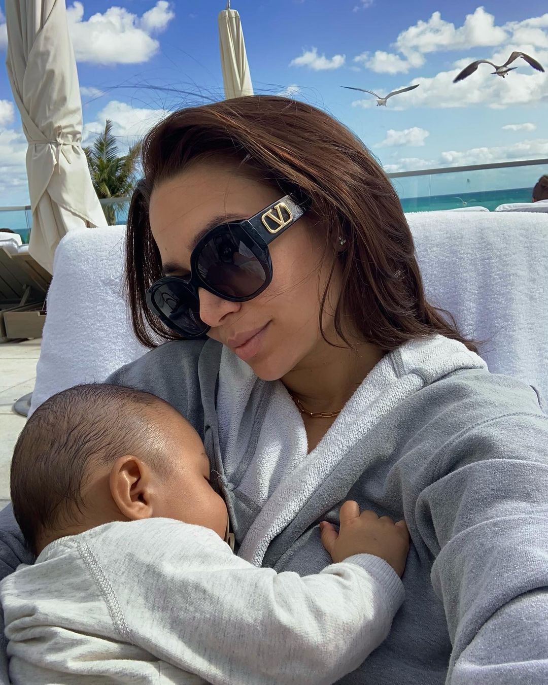 la modelo está con su hijo Noah en Miami 