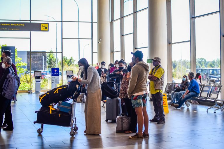 Reino Unido prohíbe la llegada de vuelos provenientes desde Chile