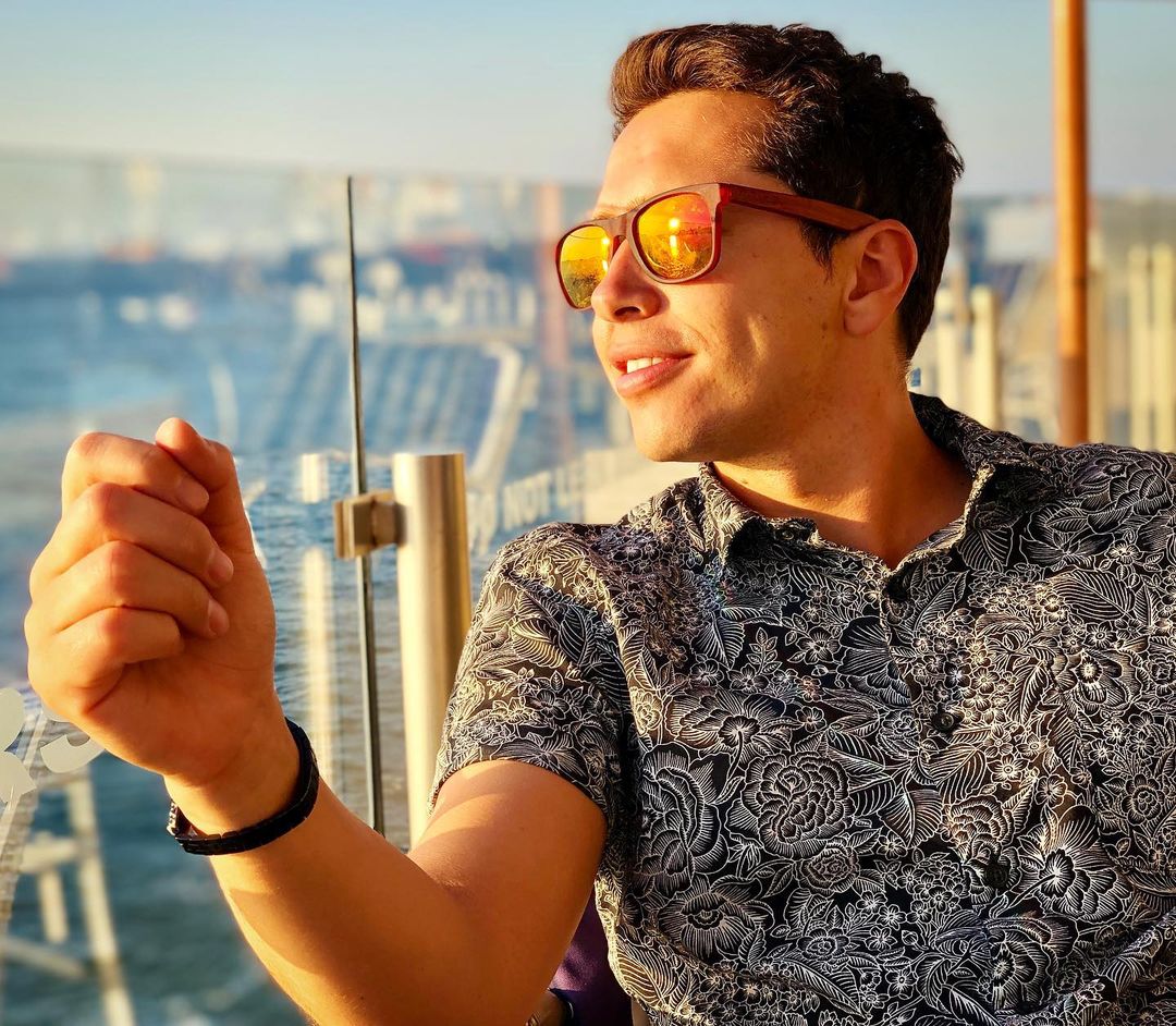 Karol Lucero es criticado por subir foto en la playa en plena pandemia